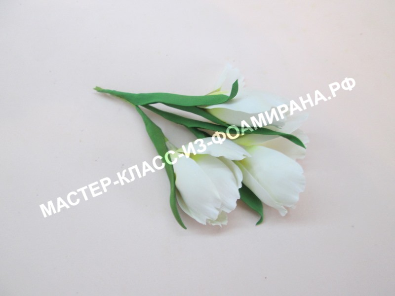Фото готовых белых цветов из фоамирана