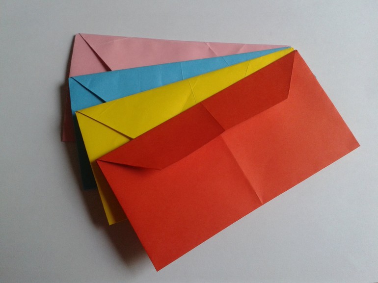 Разноцветные конверты