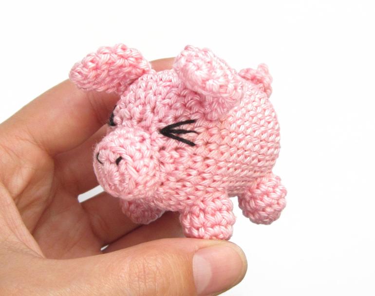 Вязание маленькой игрушки свинки