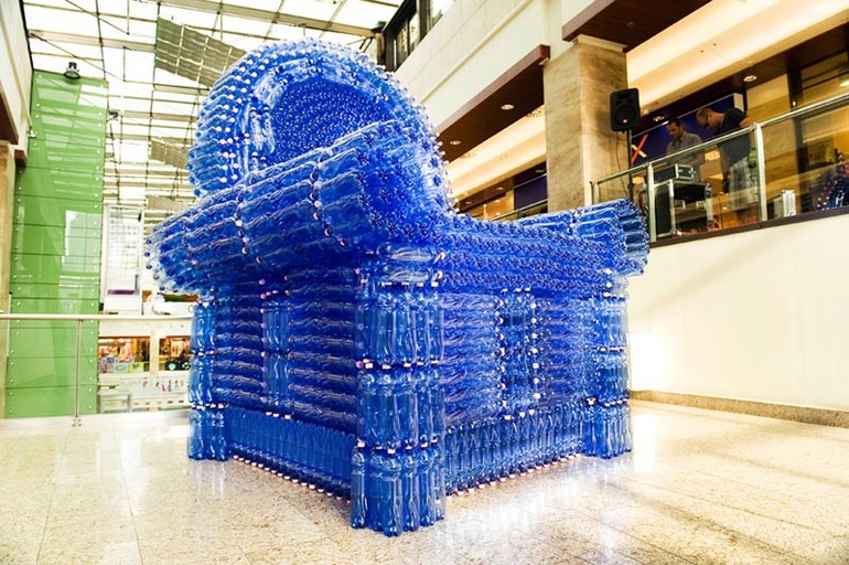 Кресло из пластиковых бутылок