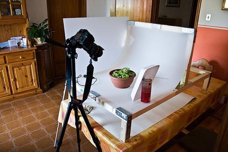 Как сделать фото на белом фоне в домашних условиях