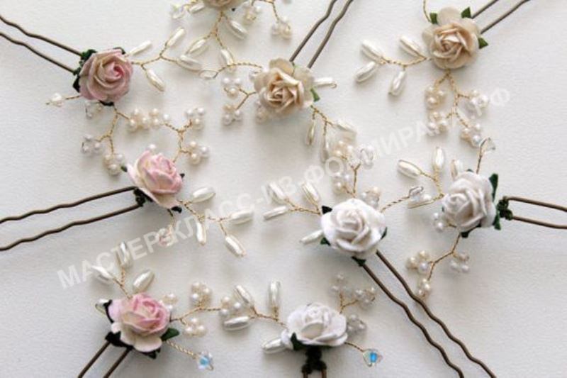 Декоративный аксессуар: шпильки с цветами из фоамирана